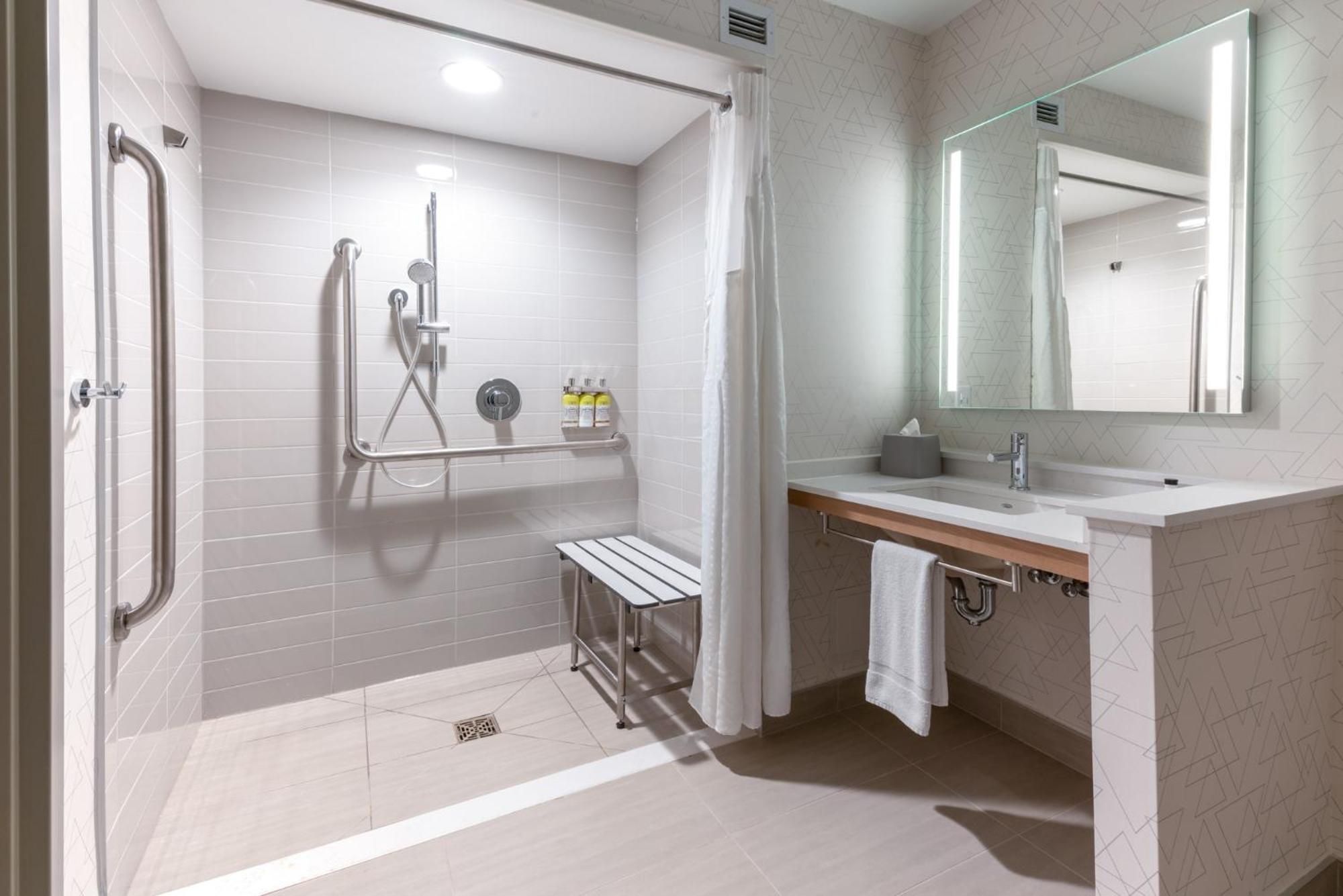 Holiday Inn Express & Suites Vaughan-Southwest By Ihg Zewnętrze zdjęcie